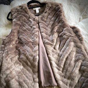 H&M Faux Fur Vest - 😍